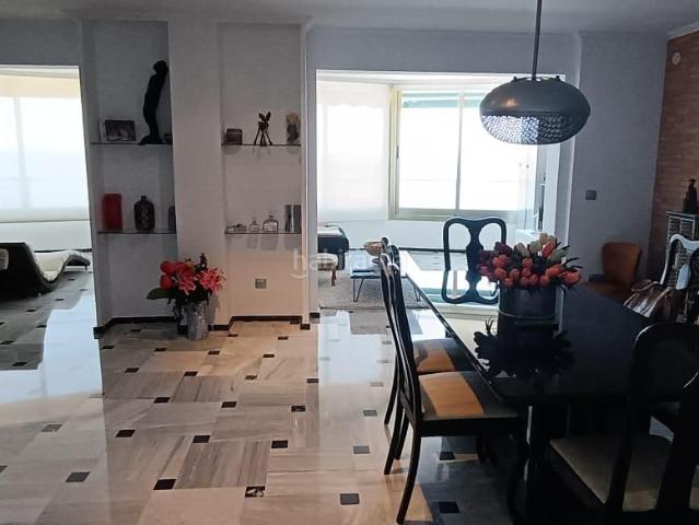 Piso en venta en Benidorm, Playa Levante. INCREIBLE PISO DE DOS DORMITORIOS EN 1ª LINEA DE PLAYA LEVANTE CON GARAJE,PISCINA Y VISTAS. !. Pisos.