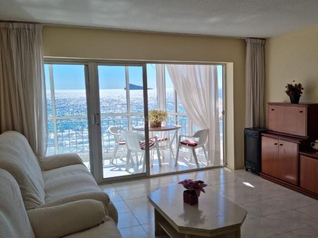 Piso en venta en Benidorm, Playa Levante. MARAVILLOSA VIVIENDA EN VENTA EN PRIMERA LÍNEA DE PLAYA DE 3 DORMITORIOS EN LA PLAYA DE LEVANTE EN BENIDORM. Pisos.