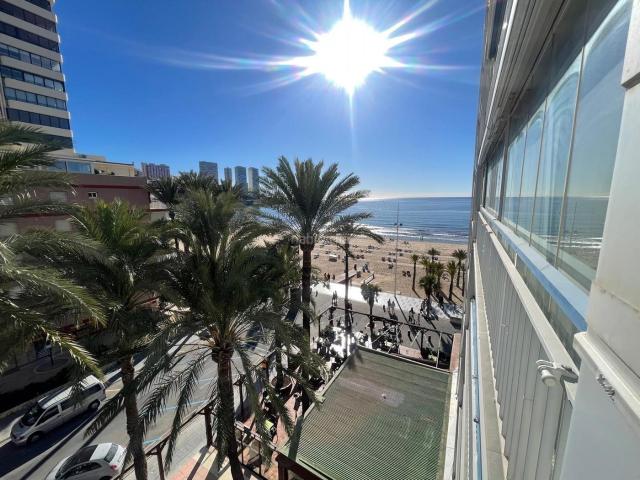 Piso en venta en Benidorm, Playa Levante. PISAZO EN PRIMERA LINEA DE LEVANTE. Pisos.