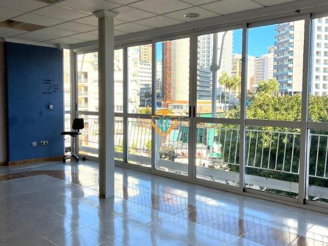 Piso en venta en Benidorm, Playa Levante. PISO EN 2 LINEA DE PLAYA LEVANTE CON VISTAS A LA PLAZA TRIAUNGULAR!. Pisos.