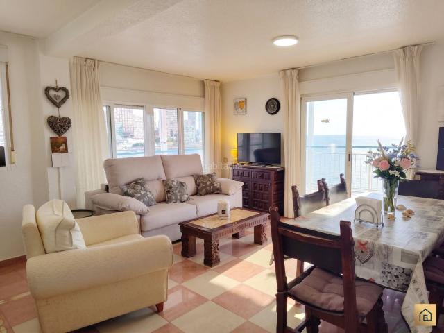Piso en venta en Benidorm, Playa Levante. VENTA DE NUDA PROPIEDAD El Dominio del Mediterráneo: Una Posición Estratégica Inigualable en la Primera Línea de Benidorm. Pisos.