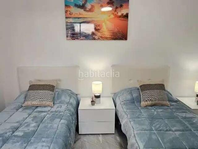 Piso en venta en Benidorm, Playa Poniente. Ático reformado con terraza de 23 m y vistas panorámicas en Urbanización Montbenidorm, Benidorm, Alicante 03502. Pisos.