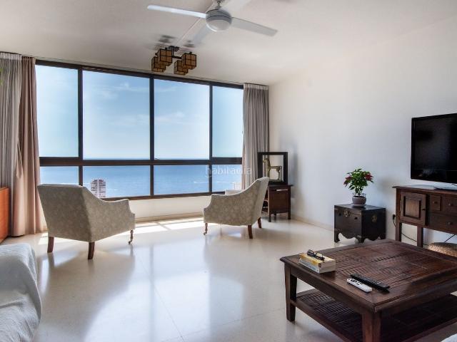Piso en venta en Benidorm, Playa Poniente. Apartamento acogedor con vistas al mar en playa de Poniente, Benidorm. Pisos.