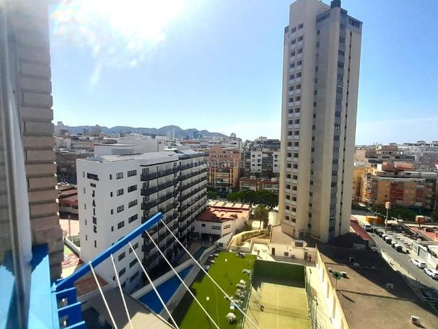 Piso en venta en Benidorm, Playa Poniente. Se vende piso de un dormitorio con garaje en propiedad, zona Jaime 1. www.eurocenterinmobiliaria.com. Pisos.