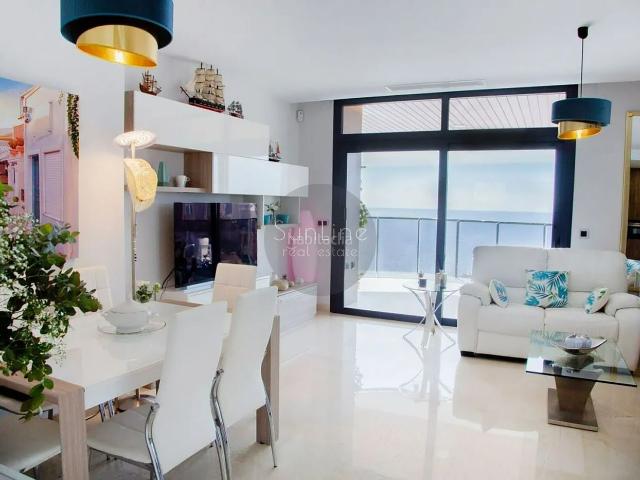 Piso en venta en Benidorm, Playa Poniente. Venta de exclusiva vivienda premium con vistas panorámicas en Playa de Poniente, Benidorm. Pisos.