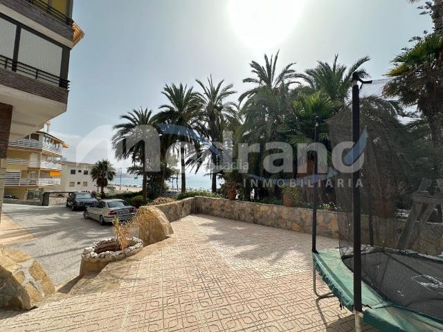 Piso en venta en Benidorm, Playa Poniente. Vivienda con alquiler vacacional aprobado en primera línea de la Playa de Poniente. Pisos.