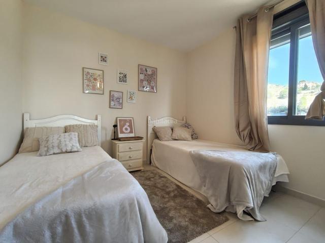 Piso en venta en Benidorm, Rincón Alto. Piso de esquina con fantásticas vistas al mar y Benidorm desde gran terraza acristalada. Pisos.
