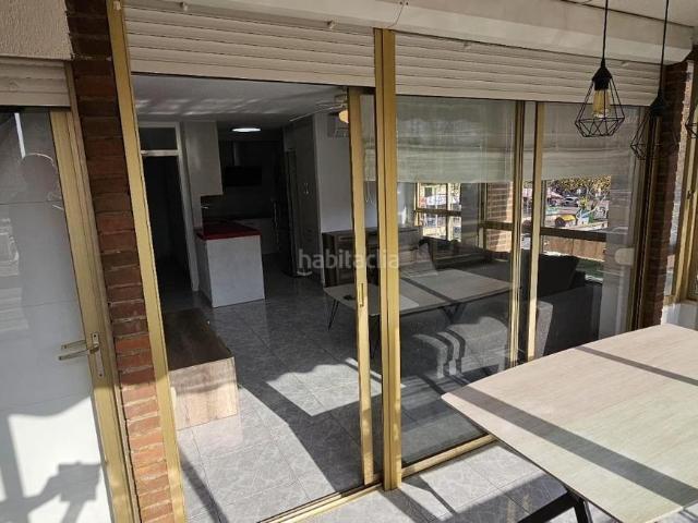 Piso en venta en Benidorm, Rincón Bajo. Reformado piso de esquina con terraza acristalada cerca de playa Levante. Pisos.