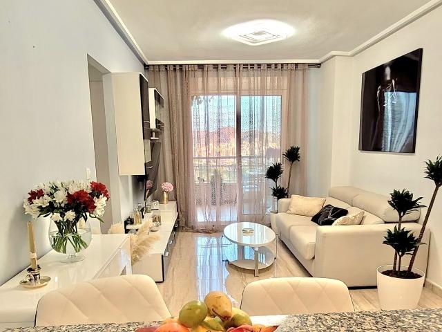 Piso en venta en Benidorm, Via Parque. ltpgtEspectacular apartamento de 3 dormitorios con vistas al mar en BenidormltpgtltpgtDescubre este magniacutefico apartamento sit. Pisos.