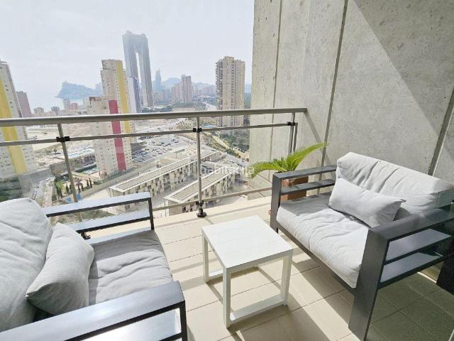 Piso en venta en Benidorm, Via Parque. Vivienda con vistas al mar en la playa de poniente. Pisos.
