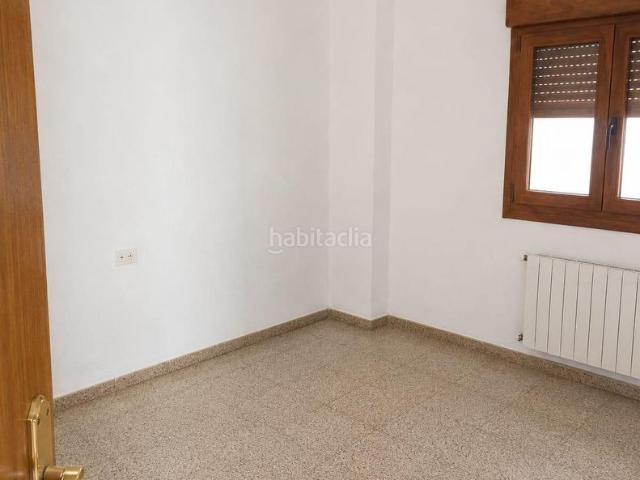 Piso en venta en Benigànim. El piso perfecto para acabar a tu gusto en pleno centro. Pisos.