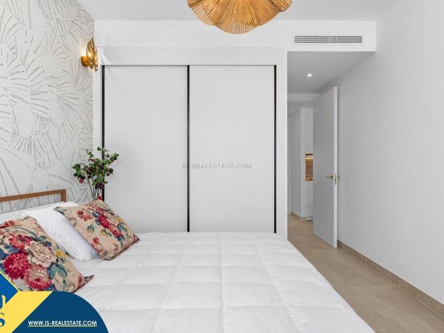 Piso en venta en Benijófar. Apartamentos en construcción con piscina, en la provincia de Alicante, en la localidad de Benijófar. 3 habitaciones 94 m² A 8. Pisos.