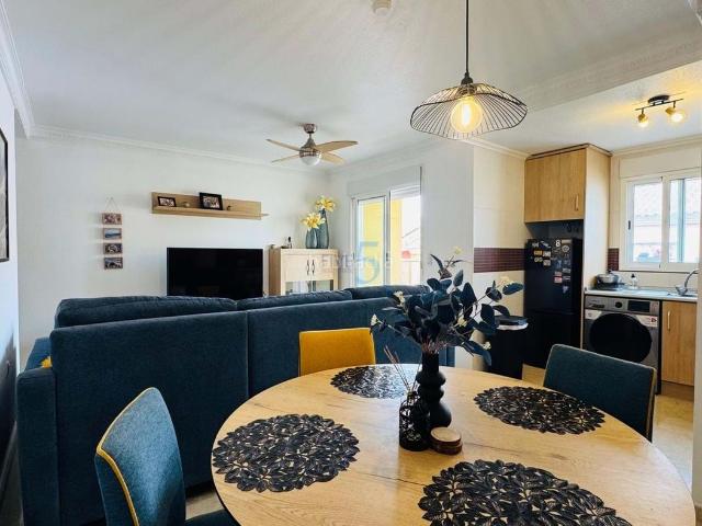 Piso en venta en Benijófar. Este hermoso apartamento completamente amueblado en la planta baja se encuentra en Benijófar, a poca distancia a pie de una amplia. Pisos.