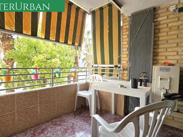 Piso en venta en Benisanó. Piso en venta en Benissano con 3 habitaciones, terraza, balcón y buena conexión a Valencia. Pisos.