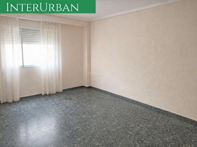 Piso en venta en Benissanó. Piso único con terraza privada de 60 m2 en pleno centro de Benissanó 4 habitaciones y ascensor. Pisos.