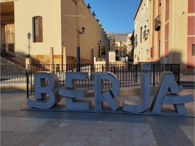 Piso en venta en Berja. Un hogar con historia y elegancia en el corazón de Berja. Pisos.