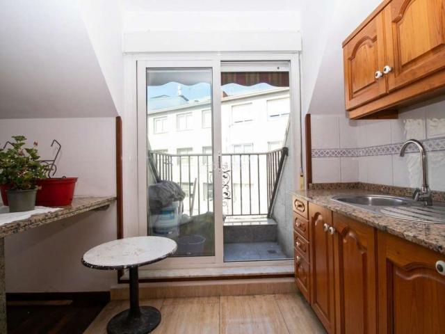 Piso en venta en Betanzos. Excelente vivienda muy cerca de la plaza Hermanos García Naveira.Cuenta con cocinasalón, dos dormitorios, dos baños, ambos con pla. Pisos.