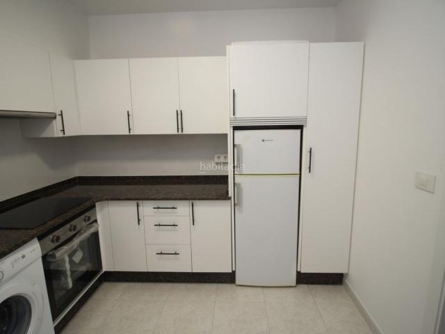 Piso en venta en Betanzos. Venta de tercer piso sin ascensor, recién reformado, con una superficie ligeramente superior a los 80 metros cuadrados. Se encuent. Pisos.