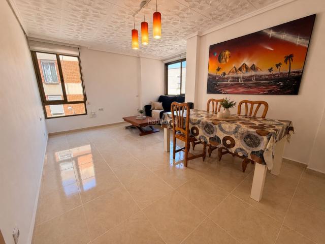 Piso en venta en Bétera, Centro. Presentamos este acogedor y luminoso piso de 82 m construidos 72 m útiles situado en una segunda planta en Bétera Valencia, una zo. Pisos.