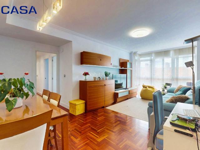 Piso en venta en Bilbao, Txurdinaga. ? ¡Listo para entrar a vivir! Amplio piso de 3 habitaciones con balcón y ascensor ?. Pisos.