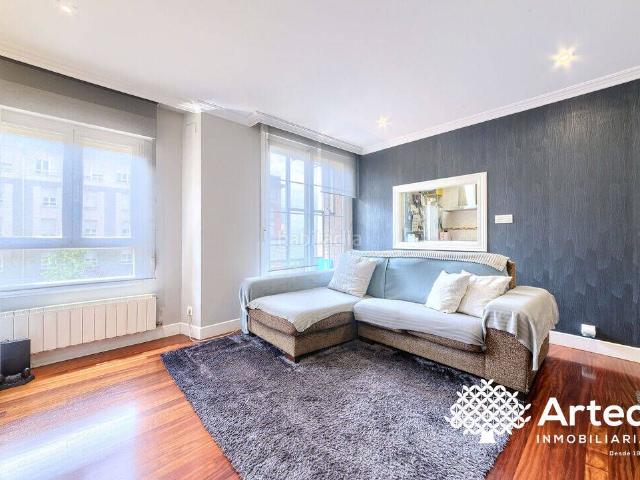 Piso en venta en Bilbao, Txurdinaga. Piso en venta en Calle Jimenez Fernando Miembro Dya. Pisos.