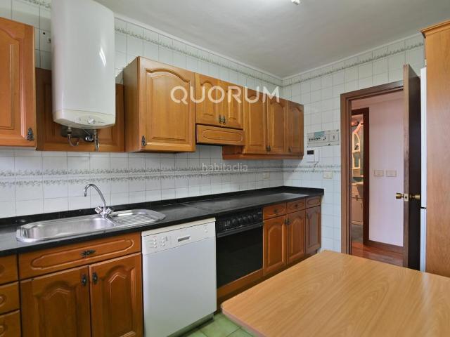 Piso en venta en Bilbao, Txurdinaga. Piso Luminoso de 2 Dormitorios En Txurdinaga. Pisos.