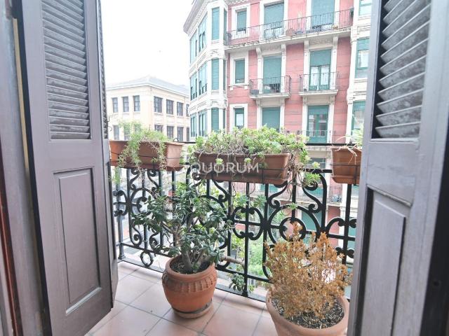 Piso en venta en Bilbao, Zabalburu. Centrica vivienda para rediseñar junto a la Alhondiga. Pisos.