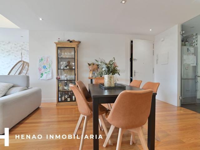 Piso en venta en Bilbao, Zabalburu. HENAO INMOBILIARIA VENDE EN EXCLUSIVA VIVIENDA REFORMADA EN EL CENTRO. Pisos.