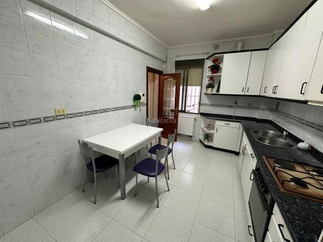 Piso en venta en Bilbao, Zona Indautxu. LA CASA AGENCY vende amplia vivienda situada en la calle Manuel Allende, frente a las escuelas, en una de las zonas más cómodas y. Pisos.