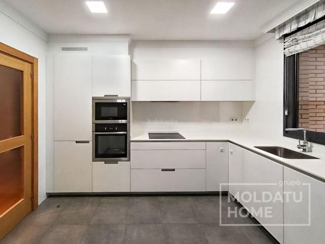 Piso en venta en Bilbao, Albia. Exclusiva vivienda en Paseo de Uribitarte con vistas panorámicas a la Ría. Pisos.