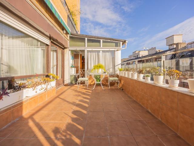 Piso en venta en Bilbao, Alhóndiga. INMOBILIARIA CAMPUZANO vende en exclusiva impresionante piso ubicado en la calle Telésforo Aranzadi, junto a la plaza Elíptica. Pisos.
