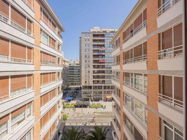 Piso en venta en Bilbao, Campuzano. INMOBILIARIA CAMPUZANO vende magnífica vivienda situada en la calle Rodríguez Arias, junto a la Plaza Campuzano. Pisos.
