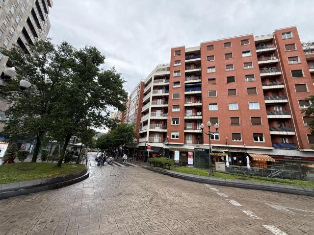 Piso en venta en Bilbao, Campuzano. Piso de 116 m con 4 dormitorios y reforma en Bilbao. Pisos.