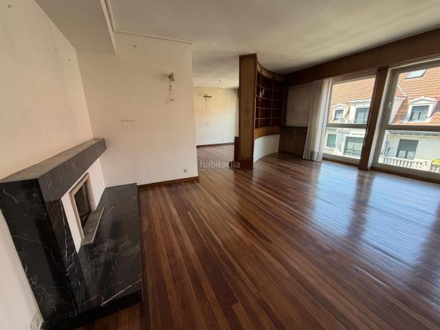 Piso en venta en Bilbao, Ensanche Moyua Diputación. INMOBILIARIA CAMPUZANO presenta esta magnífica vivienda situada en la calle Henao, junto a la Plaza del Museo de Bellas Artes. Pisos.