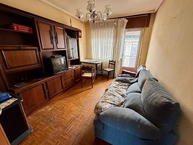 Piso en venta en Bilbao, Iralabarri. Consultoría Inmobiliaria Urdina vende PISO en Plaza Alto Somosierra del Barrio de Irala Bilbao. Pisos.