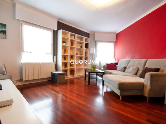 Piso en venta en Bilbao, Iralabarri. Piso en Irala con Terraza y Garaje. Pisos.