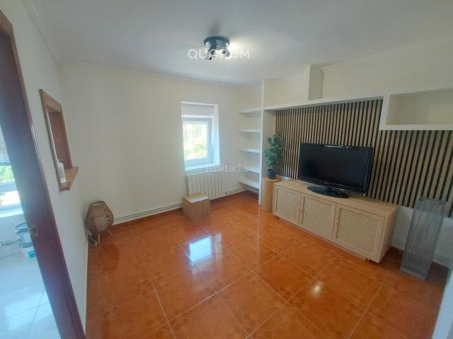 Piso en venta en Bilbao, Otxarkoaga. Piso Luminoso De 3 Dormitorios Cercano Metro. Pisos.
