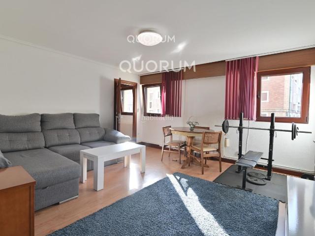 Piso en venta en Bilbao, Santutxu Basarrate. Piso De 2 Habitaciones En El Centro De Santutxu. Pisos.