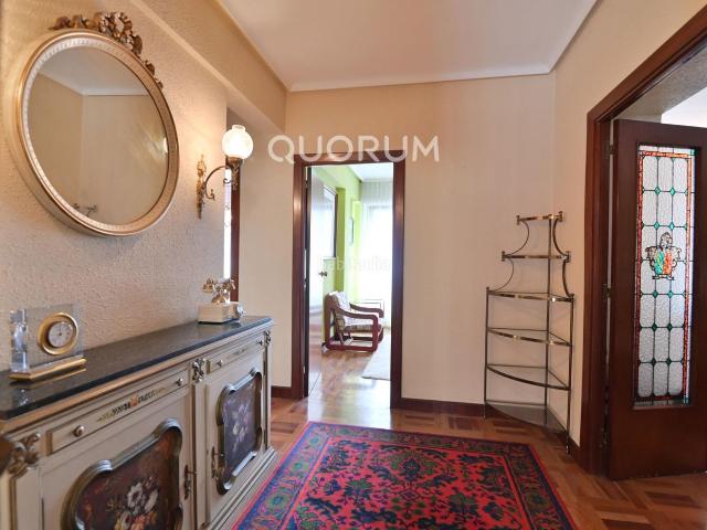 Piso en venta en Bilbao, Santutxu Basarrate. Piso De 3 Habitaciones En El Centro De Santutxu. Pisos.