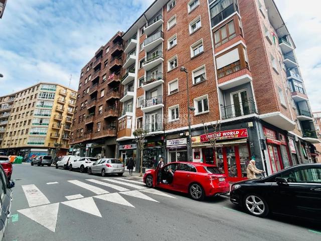 Piso en venta en Bilbao, Santutxu Basarrate. Piso en venta en Bilbao. Pisos.