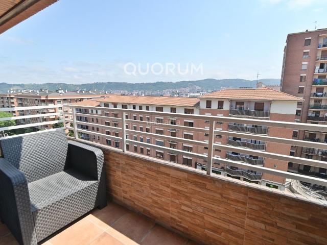 Piso en venta en Bilbao, San Adrián. Vivienda Completa con Garaje en San Adrian. Pisos.