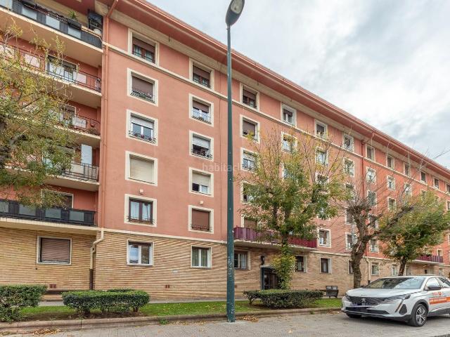 Piso en venta en Bilbao, San Ignacio Elorrieta. Estupendo piso de 4 habitaciones con balcón. Pisos.