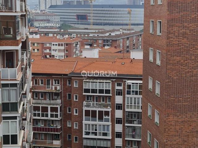 Piso en venta en Bilbao, San Pedro de Deusto La Ribera. INTERESANTE VIVIENDA EN DEUSTO. Pisos.