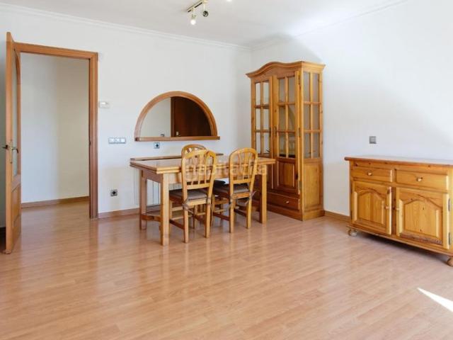 Piso en venta en Blanes, Centre Costa Brava. Piso luminoso con balcón en el centro de Blanes. Pisos.