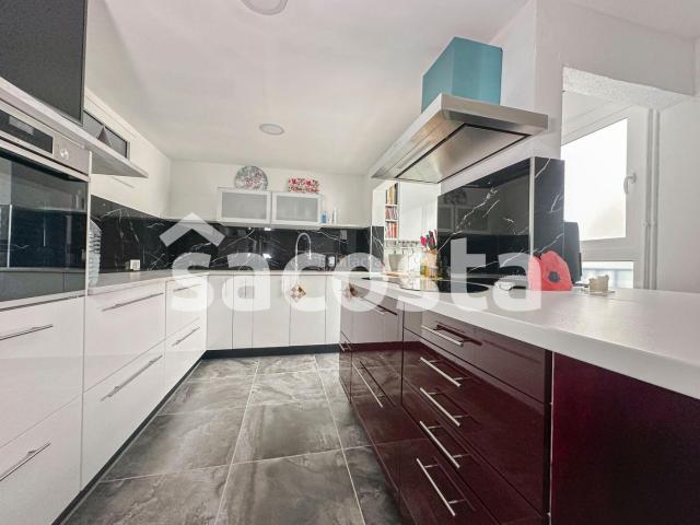 Piso en venta en Blanes, Els Pavos Costa Brava. Amplio piso en Els Pavos, Blanes Espacio y comodidad en una excelente ubicación. Pisos.