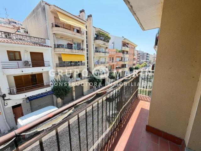 Piso en venta en Blanes, Mont Ferrant Joan Carles I Costa Brava. Piso exterior con balcón en Blanes. Pisos.