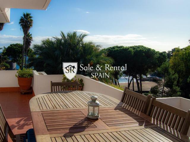 Piso en venta en Blanes, Santa Cristina Sant Francesc Costa Brava. PISO CON FANTÁSTICAS VISTAS AL MAR, CON LICENCIA TURÍSTICA Y A PIE DE PLAYA EN CALA SANT FRANCESC, BLANES. Pisos.