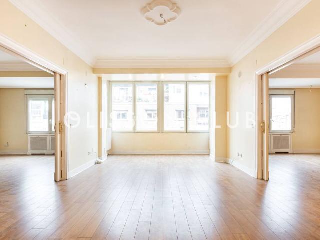 Piso en Venta en Cuatro Caminos Azca