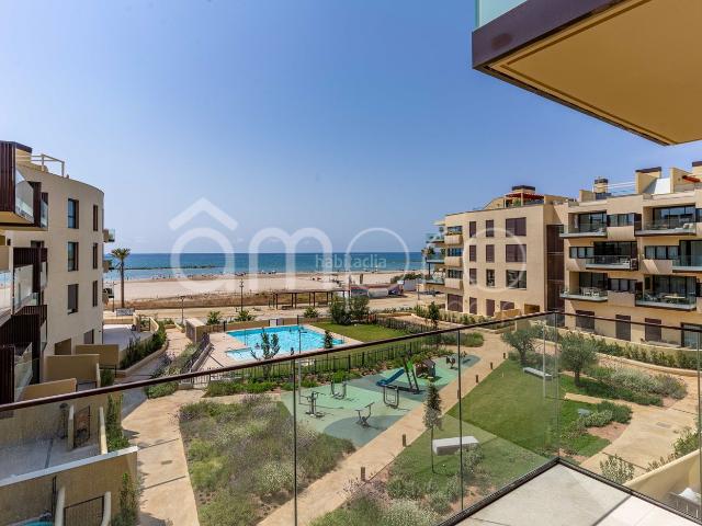 Piso en venta en Cubelles, Les Salines Pla de Sant Pere. AMPROGRUP presenta Dune, una exclusiva vivienda de obra nueva en primera línea de playa en Cubelles, diseñada por el prestigioso e. Pisos.