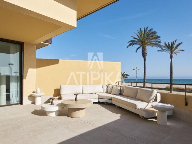 Piso en venta en Cubelles, Les Salines Pla de Sant Pere. Piso con zonas comunitarias en venta a primera línea de playa en Cubelles. Pisos.